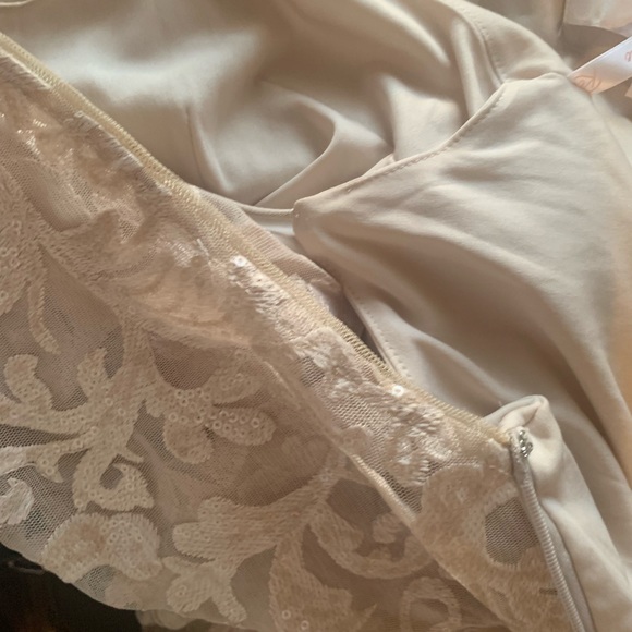 Floor length gown, worn once, flawless, size 10 FITS LIKE A 6/8! - Picture 5 of 9